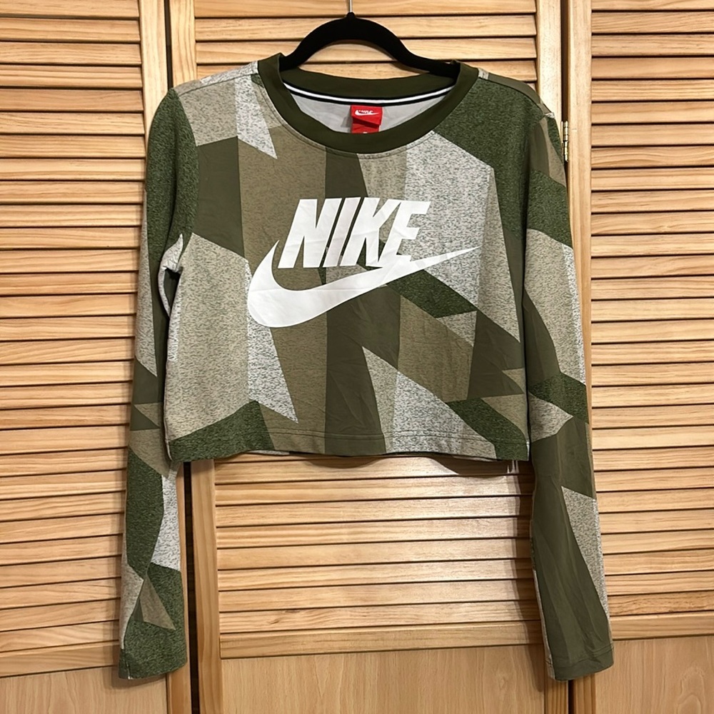 Nike Green Long Sleeve Patterned Crop Shirt